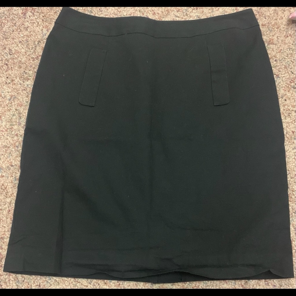Halogen skirt black